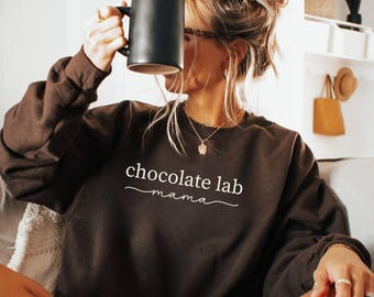 Camiseta "Mamá Labrador Chocolate" para amantes de los Labradores Retriever. Regalo del Día de la Madre para mamás perrunas. Ropa para dueños de mascotas. Sudadera con cachorro nuevo.