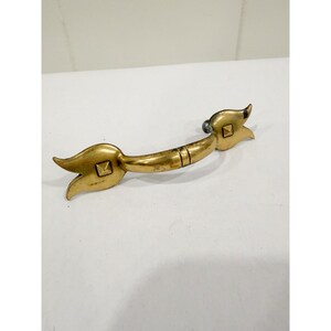 Tirador de cajón Keeler Brass Co Vintage Tulip, herrajes para muebles en tono dorado de 3 pulgadas.