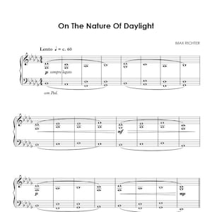 Könnte beinhalten: Notenblatt für ein Klavierstück mit dem Titel "On The Nature Of Daylight" von Max Richter. Die Musik ist in C-Dur geschrieben und hat ein langsames Tempo. Das Stück ist mit "Lento J = c. 60" gekennzeichnet und enthält Noten, Dynamikangaben und Tempoangaben.