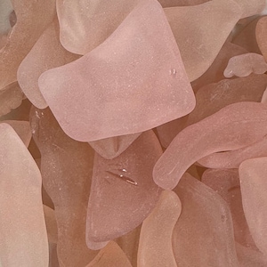 PARFAIT verre rose roulé (25 pièces) beau verre vieilli vintage recyclé pour la fabrication de bijoux, l&#39;art du verre et la mosaïque