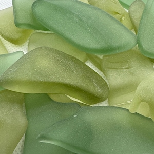 Unique Light Green Vintage Tumbled Glass (25 pieces) / glass pieces / beautiful vintage glass for jewelry making, glass art, and mosaics.