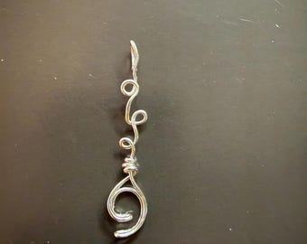 Colgante tótem de plata hecho a mano