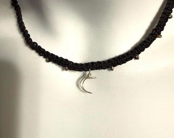 Colgante holístico de luna celestial en cordón de macramé