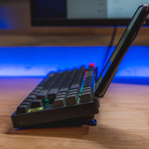 K-Series Aluminum Frame Glance Stand - Phone Mount for Keychron K Series Keyboards with aluminum frame