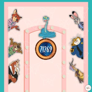 Puede incluir: Fondo rosa con personajes de dibujos animados de Zootopia. Los personajes incluyen a Nick Wilde, Judy Hopps, el jefe Bogo y otros. Un emblema circular muestra el número 71269. El diseño tiene un marco de puerta rosa claro y detalles de mariposas blancas.