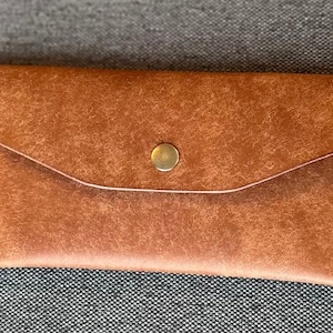 Jeanne Clutch Cartera de mujer de piel cosida a mano Hecha a mano con curtido vegetal Pueblo Hilo de poliéster