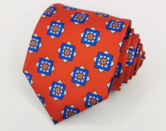Rote Krawatte mit blauen geometrischen Quadraten, Seidenkrawatte, rote Krawatte, Herrenkrawatte, Hochzeitskrawatte, handgefertigte Krawatte