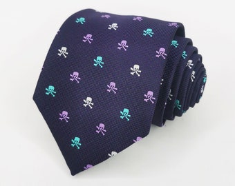 Corbata morada con calaveras piratas, corbata de seda, corbata lila, corbata para hombres, corbata para boda, corbata hecha a mano, atrevida