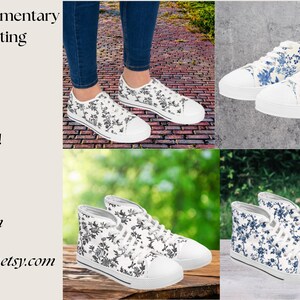 Puede incluir: Un par de zapatos de lona blancos con estampado floral. Los zapatos tienen dise&ntilde;os florales azules y negros. Los zapatos se muestran sobre una superficie de ladrillo y una superficie de hierba verde.