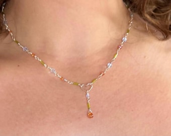 Collar en Y multicolor de plata en colores azul, naranja y verde. Hecho a mano, único y resistente al deslustre.