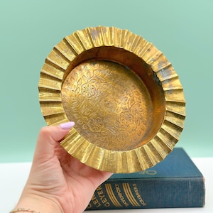 Vintage Brass Flower Etched Ashtray, Brass Catch All Dish, Brass Dish, Brass Storage, Natural Patina