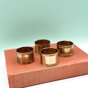 Vintage Set of 4 Brass Geometric Napkin Rings, Brass Decor, Vintage Table Setting Decor, Napkin Holders, Unique Table Setting Pieces
