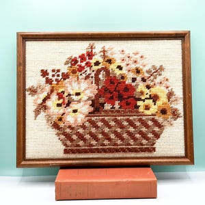 vintage Bouquet de fleurs d&#39;automne encadré, broderie des années 1980