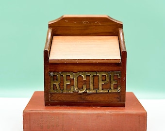 Vintage 1970s Wood Recipe Box with Lid and Brass Recipes Title Plate, Wall Mounted or Counter Top, Cozy Cottage Home Decor, Rustic Farmhouse