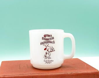 Vintage Klasse der 1970er Jahre Milchglas Schuljubiläumsbecher, Snoopy Hundebecher, Retro Becher, Ecole Secondaire Algonquin