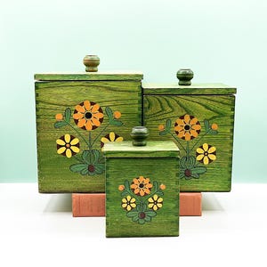 Vintage 1960s MCM Wooden Nesting Canister Set, Set of 3 Nesting Kitchen Canisters, Retro Kitchen Storage, Retro Floral Boho Decor