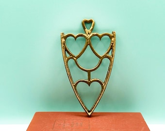 Vintage Brass Hearts Trivet: Farmhouse Kitchen Decor