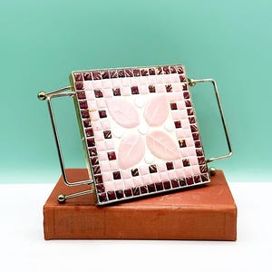 Vintage MCM Kitschy Cottage Core Metal Tiled Trivet Spoon Rest, Pot Holder, Kitchy Kitchen, Retro Kitchen, Vintage Kitchen Decor, Grannycore