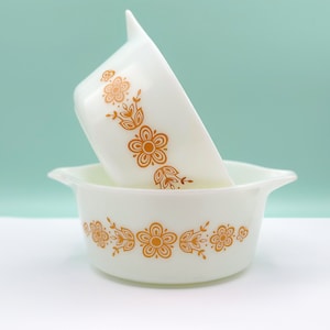Vintage 70&#39;s Set of 2 Butterfly Gold Flower Pyrex Ovenware Casserole Dish, Milk Glass, 70&#39;s Serving Dining, 70&#39;s Kitchen