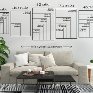 Puede incluir: Un diagrama que muestra diferentes proporciones de aspecto para obras de arte, incluyendo 3:4, 11:14, 2:3, ISO A1-A4 y 4:5. El diagrama incluye medidas en pulgadas y cent&iacute;metros para cada proporci&oacute;n. El texto "sof&aacute; de 76 pulgadas (193 cm) de ancho" est&aacute; escrito debajo del diagrama.