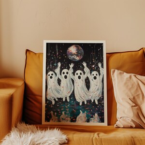 Póster de Halloween con diseño de fantasmas, bola de discoteca, decoración de pared espeluznante, impresión de moda de Halloween, póster estético imprimible para decoración de pared de Halloween imagen 4