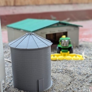 1:64 Model of a 19 foot Grain bin