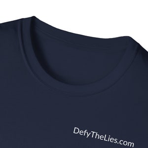 Camiseta unisex Softstyle DESAFÍA LAS MENTIRAS Recuerdas cuando los medios de comunicación nos dijeron que el jab detendría la transmisión imagen 10