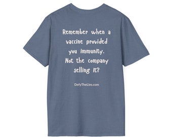 Camiseta Softstyle unisex DESAFÍA LAS MENTIRAS Recuerda cuando una vacuna te proporcionó inmunidad. ¿No es la empresa que lo vende?