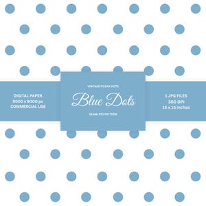 Puede incluir: Un diseño de papel digital con fondo blanco y lunares azul claro espaciados uniformemente. Una pancarta azul claro en el centro dice "Blue Dots" y "Vintage Polka Dots". El diseño mide 38 x 38 cm.