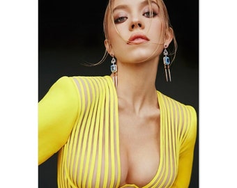 Sydney Sweeney's Glamour Portrait Poster - High-Quality Semi-Glossy Finish Poster - Celebrity Sydney Sweeney's beauty poster