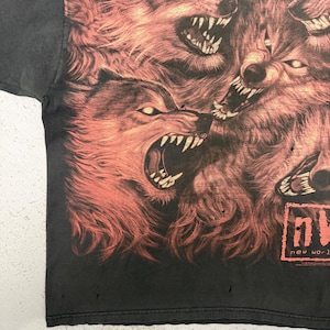 以下が含まれることがあります： 白のセラミックマグカップ、黒いハンドル付き。「But First, Coffee」の手書き風テキスト。白い表面に置かれています。マグカップの高さは10cmです。