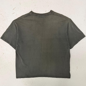 以下が含まれることがあります： クリーム、ライトグレー、ダークグレーの、まだら模様のマット仕上げのセラミックマグカップ3個セット。各マグカップはシンプルでミニマリストなデザインで、コーヒーや紅茶に最適です。