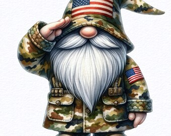 Peut inclure: Un gnome de dessin animé portant une tenue de camouflage avec un drapeau américain rouge, blanc et bleu sur son chapeau. Il salue de la main droite.