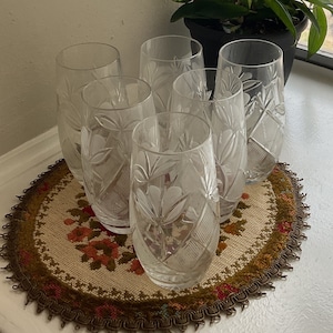 Ensemble de six verres à cocktail vintage en cristal gravé floral