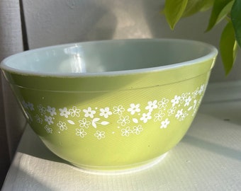 Pyrex Spring Blossom Small Mixing Bowl - 7" Diameter, 4" Tall