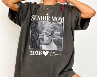 Custom Photo Senior Mom Shirt 2026, Comfort Colors® Graduation Tee, Personalized Class Of 2026 Shirt, Proud Senior Mom Gift Tee, Senior Gift