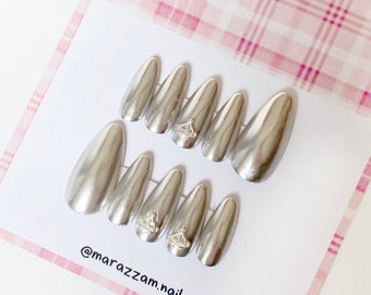 Vivienne Westwood chrome simple nails - chrome -  minimalist nail art - cute nails