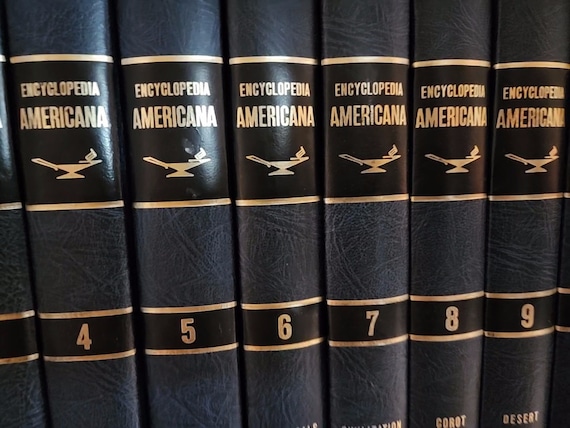 Encyclopedia Americana INTERNATIONAL EDITION | 1977 Vintage