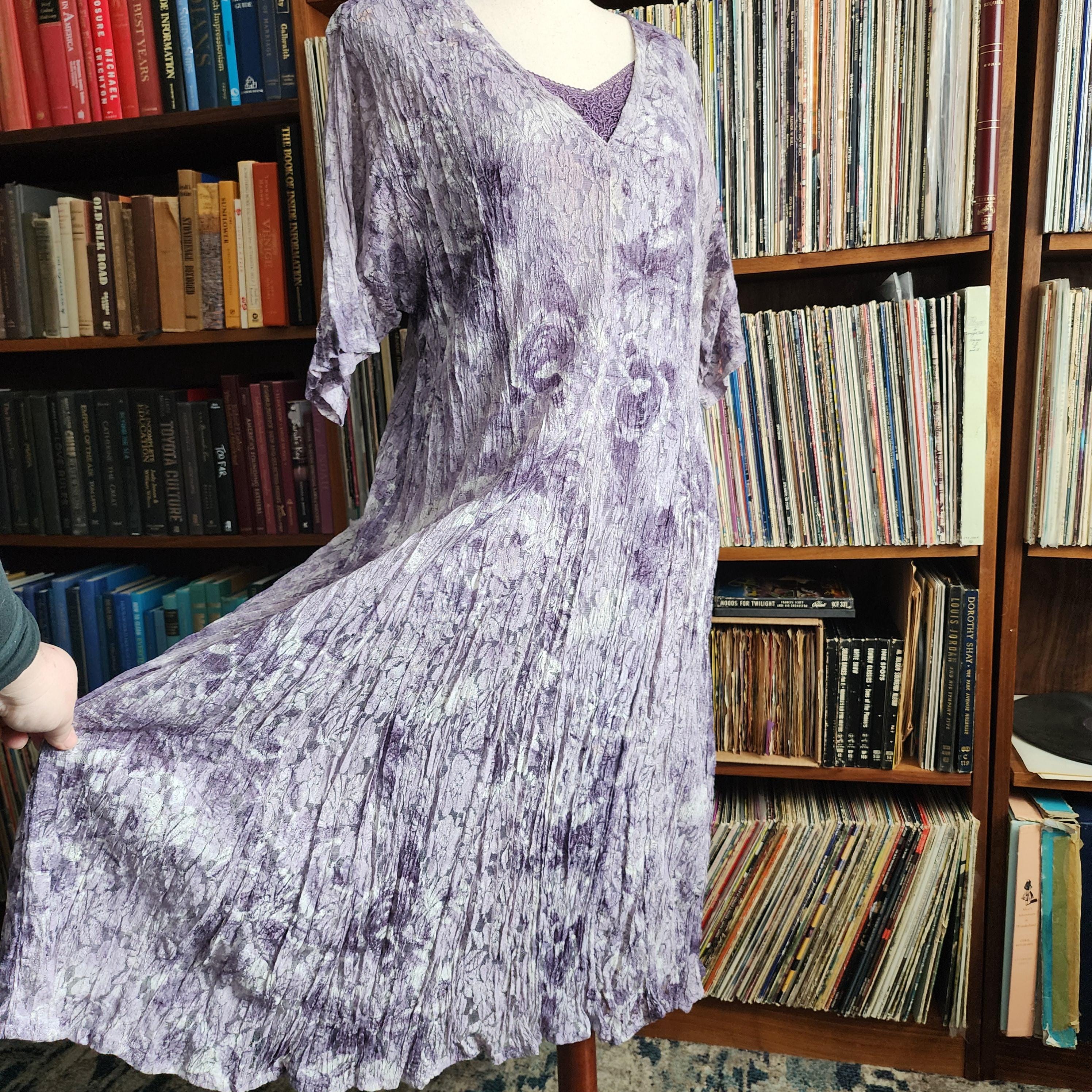 1X light purple 90s Starina II cottage core dress of lace / chiffon v-neck short sleeve maxi dress with original shoulder pads, women's 1X