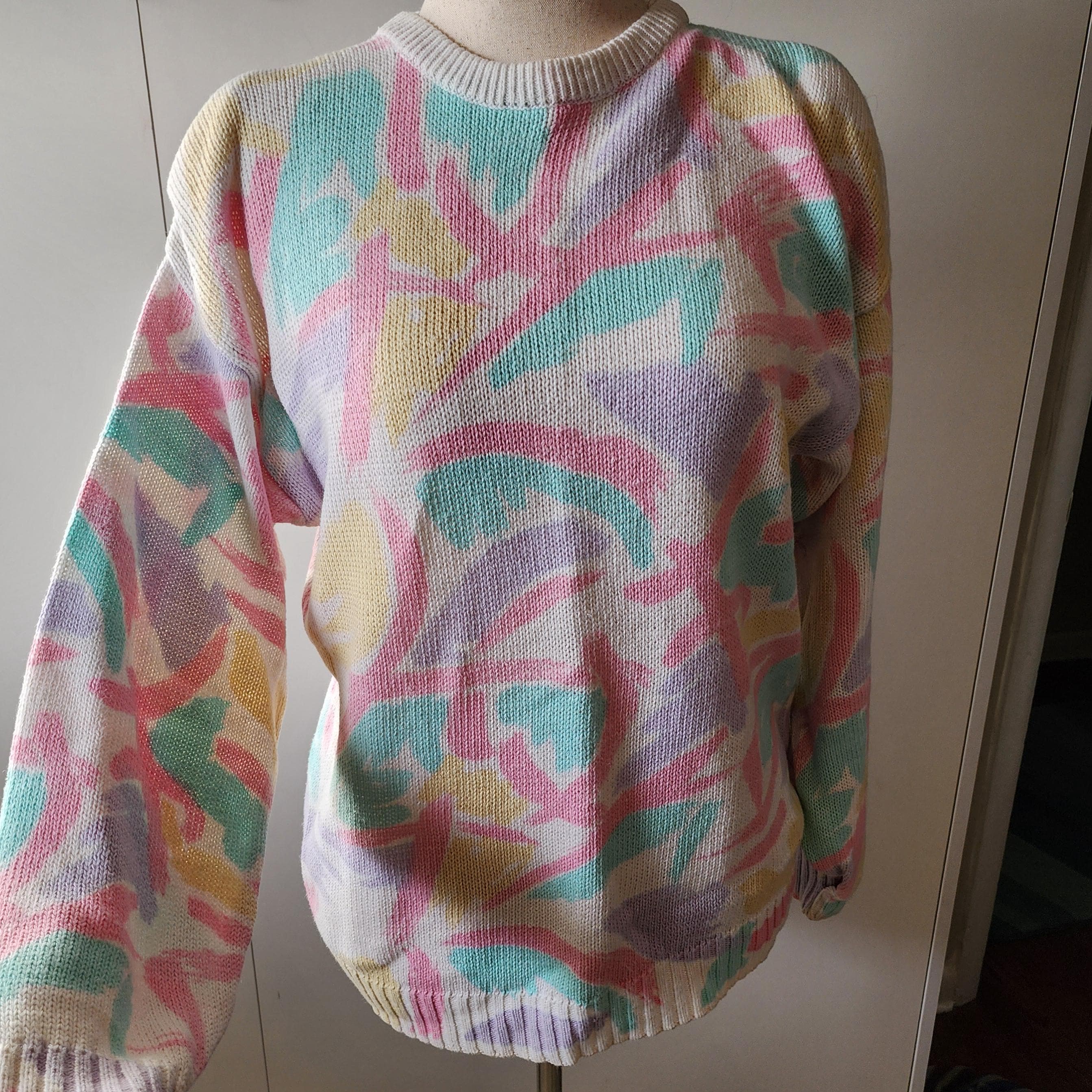 M vintage 80s cream and pastel abstract designs LOH brand sweater, original shoulder pads, size 40/20W - fits like womens medium, crew neck