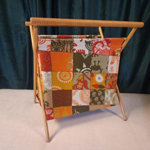 Retro Patchwork Print Cloth Storage Basket Knitting Basket, Light Wood Frame