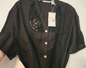Blusa única de Sherry Taylor, de manga corta, con botones, escote transparente de encaje y lazo en la cintura, color negro, años 2000, NUEVA, con etiquetas, talla 2X para mujer