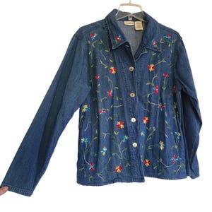 L vintage floral embroidered denim jean shirt jacket, button up, pockets, long sleeve top, size large, 100% cotton, medium wash blue denim