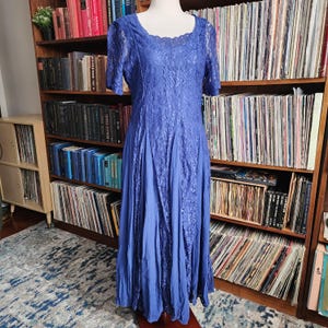 18 periwinkle blue vintage lace short sleeve long dress Signature Collection by Vicki Wayne, beautiful silhouette slimming dress size 18