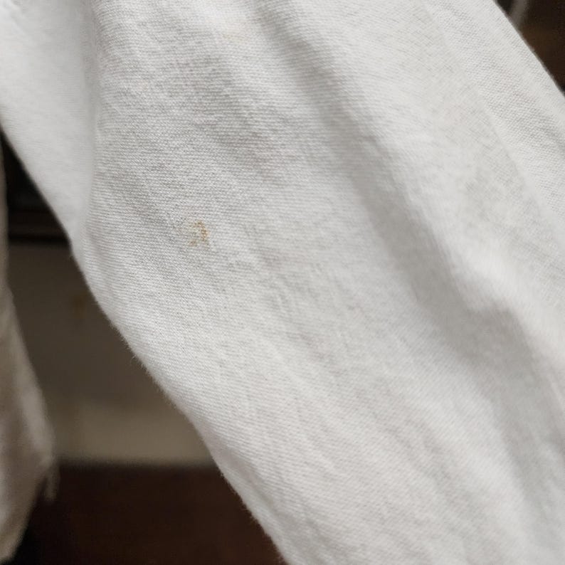 Blusa túnica vintage bohemia con flores bordadas a mano, talla S/M, estilo Johnny Was, color beige con estampado floral rosa y verde. imagen 11