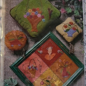 Wool craft kit Reets' Rags To Stitches "Baskets Full" craft kit with two material bags and instructions ©2004