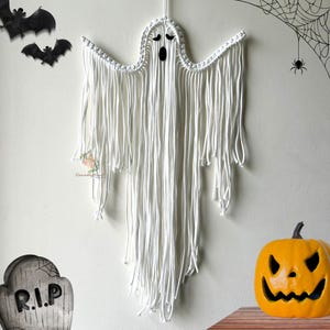 Macrame Halloween Ghost Wall Hanging, Spooky Wall Hanging, Ghost Wall Decor, Halloween Decor, Gothic Wall Decor, Witchy Room Decor
