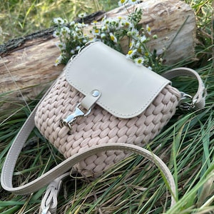 Handmade Woven Crossbody Bag – Beige and Cream Small Purse – Natural Cotton and Leather Bag – Summer Eco-Friendly Bag