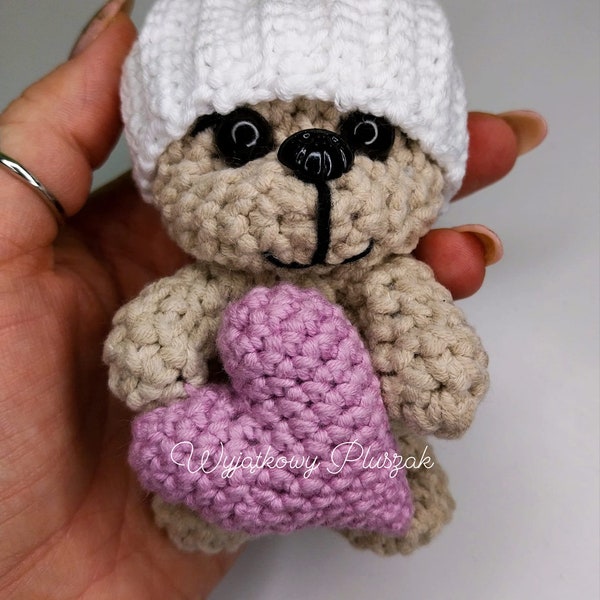 Wzór miś , miś amigurumi, miś szydełkowy,  wzór w  języku polskim ,schemat miś malutki 12 cm z serduszkiem ,miś na walentynki,