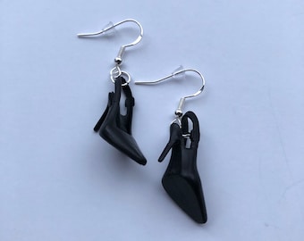 Barbie geïnspireerde hakken oorbellen, upcycled poppenspeelgoed, nostalgische sieraden, leuke mode, jaren '80 jaren '90 Kid, Girlboss Gift